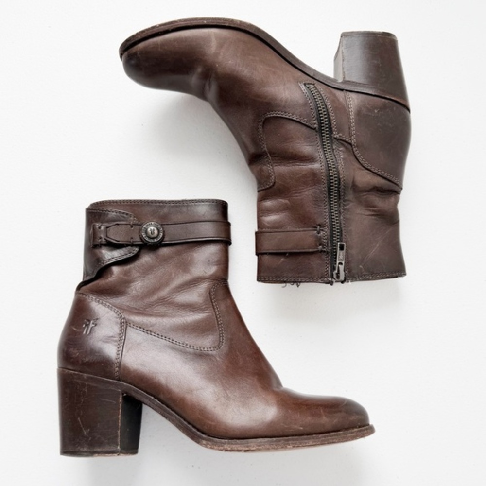 Frye Malorie Button Leather Short Ankle Bootie 3476116-DGR‎ Brown 8B